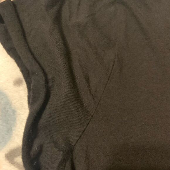 COPY - NWT Calvin Klein Jeans pocket tee rolled sleeves slit on bottom sides - Picture 5 of 11